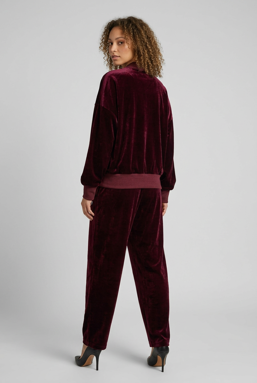 Back view of the slim model looking over her shoulder